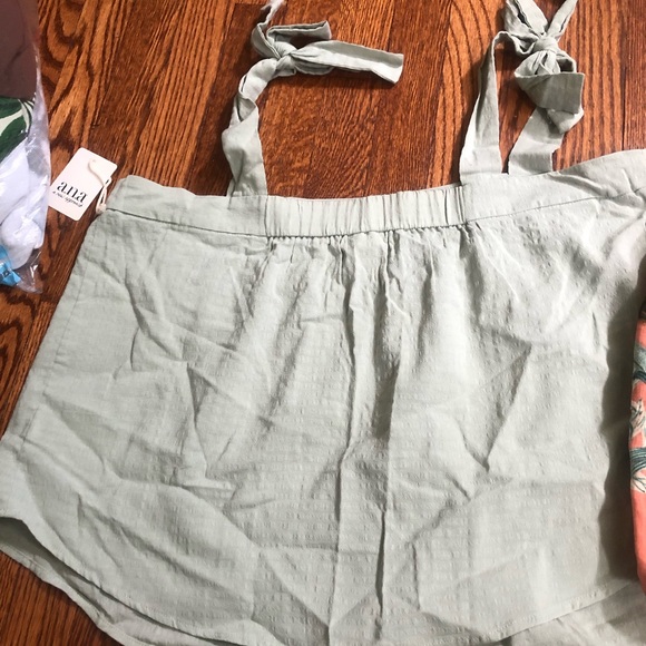 Linen Camisole Flowy Tops - Picture 2 of 3